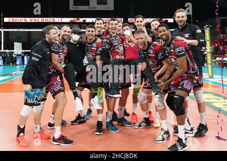 Perugia, Italia. 29th Dic, 2021. sir safety conad esulta gara durante Sir Safety Conad Perugia vs Volley Verona, Volley Italian Series A Men Superleague Championship in Perugia, Italy, December 29 2021 Credit: Independent Photo Agency/Alamy Live News Foto Stock