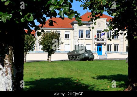 Un carro armato Sherman M4A1 della seconda Guerra Mondiale in mostra a Montfaucon-d'Argonne (Mosa), Francia Foto Stock