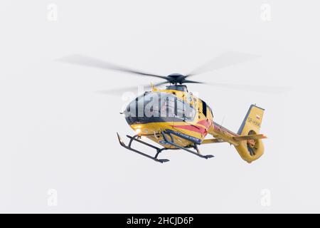 Eurocopter EC 135 elicottero di Lotticze Pogotowie Ratunkowe polacco a Gdansk, Polonia. Dicembre 22nd 2021 © Wojciech Strozyk / Alamy Stock Photo Foto Stock