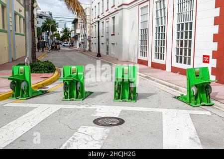 Miami Beach Florida South Beach Ocean Drive Road Block dispositivi barriere tappi Foto Stock