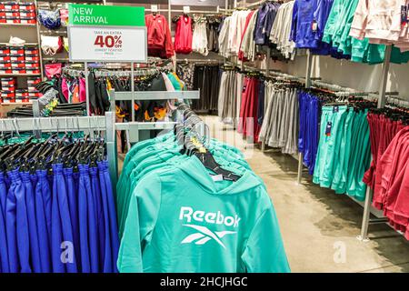 Orlando Florida Orlando Vineland Premium Outlets outlet fabbrica negozio di moda centro commerciale shopping Reebok atletica scarpe abbigliamento abbigliamento abbigliamento mostra segno di vendita 4 Foto Stock