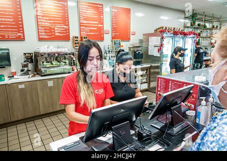 Miami Beach Florida CAO Bakery & Cafe all'interno interno ispanico donna donna donna donna dipendente femminile cassa registro Foto Stock