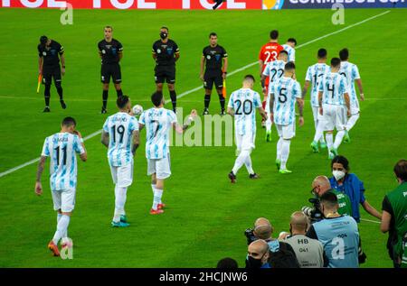 Brasile vs argentina giocando a calcio, la finale America 2021 Foto Stock