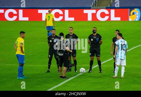 Brasile vs argentina giocando a calcio, la finale America 2021 Foto Stock