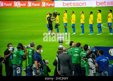 Brasile vs argentina giocando a calcio, la finale America 2021 Foto Stock