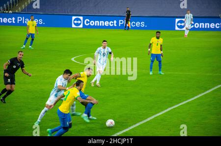 Brasile vs argentina giocando a calcio, la finale America 2021 Foto Stock