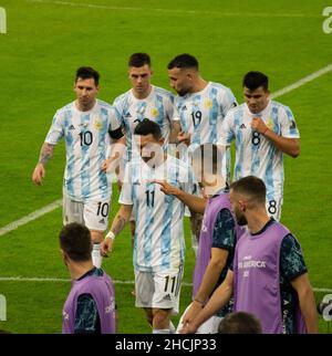 Brasile vs argentina giocando a calcio, la finale America 2021 Foto Stock