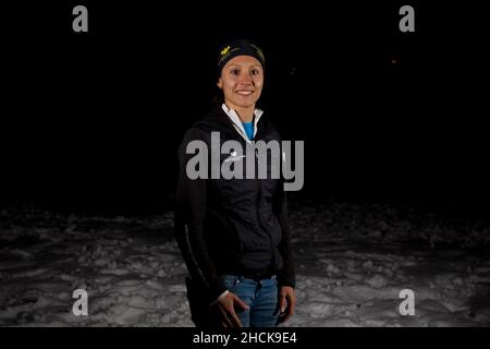 Ritratto dello sportivo franco-cambogiano che è diventato ambasciatore della stazione sciistica di Serre-Chevalier, Francia il 28 dicembre 2021. Laurie Phai è protagonista del film di Andy Collet 'Beyond Time' e il teaser documentario è appena stato pubblicato. Foto di Thibaut Durand/ABACAPRESS.COM Foto Stock