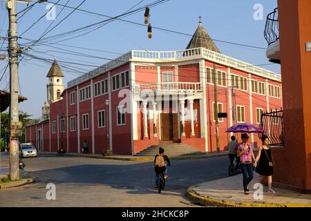 Nicaragua Granada - vita quotidiana - edifici coloniali a Parque Central de Granada Foto Stock