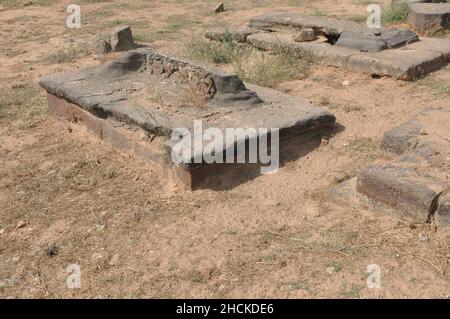 Antiche sculture indiane e paterned in India. Opere d'arte in templi del 10th secolo persone storiche, vita antica. Foto Stock