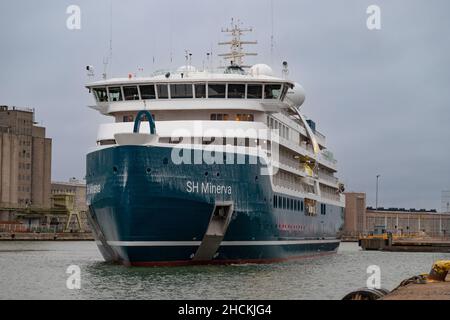 La nuova nave da crociera della spedizione di Swan Hellenic SH Minerva che ritorna al cantiere navale di Helsinki dopo prove in mare. Foto Stock