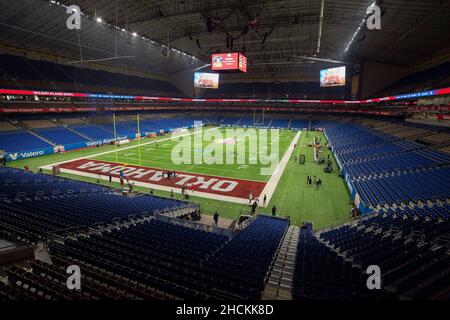 San Antonio, Texas, Stati Uniti. 29th Dic 2021. Valero Alamo Bowl Field prima dell'inizio dell'Oregon vs Oklahoma al NCAA Valero Alamo Bowl, Alamodome a San Antonio, Texas. Mario Cantu/CSM/Alamy Live News Foto Stock