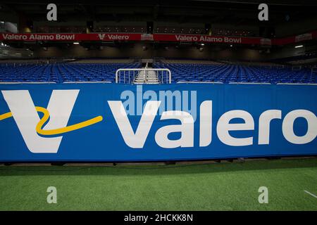 San Antonio, Texas, Stati Uniti. 29th Dic 2021. Valero Alamo Bowl Field prima dell'inizio dell'Oregon vs Oklahoma al NCAA Valero Alamo Bowl, Alamodome a San Antonio, Texas. Mario Cantu/CSM/Alamy Live News Foto Stock