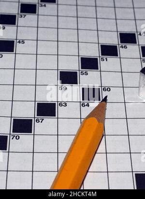 Puzzle di cruciverba sul tavolo Foto Stock