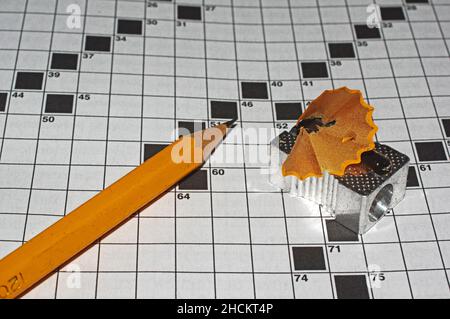 Puzzle di cruciverba sul tavolo Foto Stock