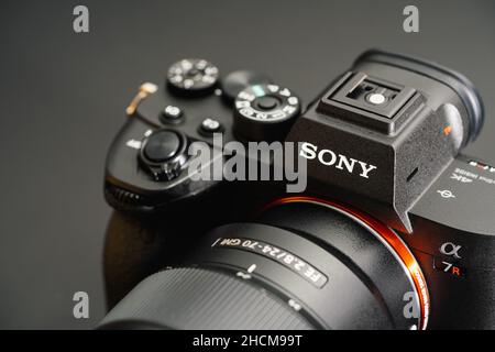 La nuova fotocamera digitale Sony Alpha 7R IV Mirrorless con sensore CMOS full-frame da 60 megapixel Foto Stock