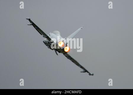 British militare caccia jet, QRA per intercettare aerei non identificati o minaccia RAF Coningsby, Lincolnshire Foto Stock