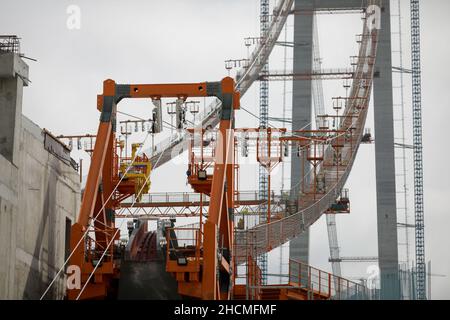 Braila, Romania - 26 agosto 2021: Il sito di costruzione del ponte Braila, un ponte sul Danubio tra Braila e la riva opposta del riv Foto Stock