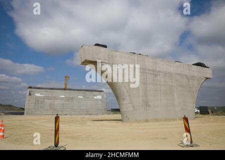 Braila, Romania - 26 agosto 2021: Il sito di costruzione del ponte Braila, un ponte sul Danubio tra Braila e la riva opposta del riv Foto Stock