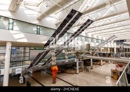 Brema, Germania - 19 aprile 2021: Edificio del terminal dell'aeroporto di Brema (BRE) in Germania. Foto Stock