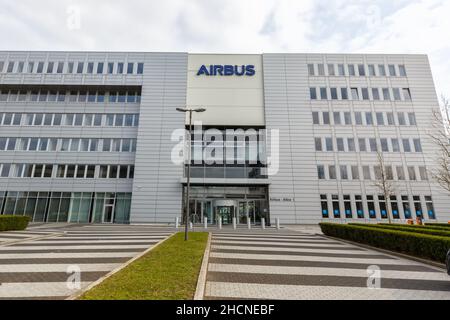 Brema, Germania - 19 aprile 2021: Filiale Airbus presso l'aeroporto di Brema in Germania. Foto Stock