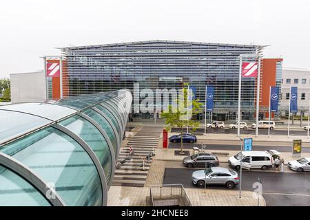 Dresda, Germania - 1 agosto 2021: Edificio del terminal dell'aeroporto di Dresda (DRS) in Germania. Foto Stock