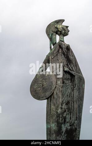 ANVERSA, BELGIO - 22 AGOSTO 2013: La statua della dea Minerva ad Anversa, Belgio, creata dall'artista italiano Marcello Mascherini nel 1954 Foto Stock