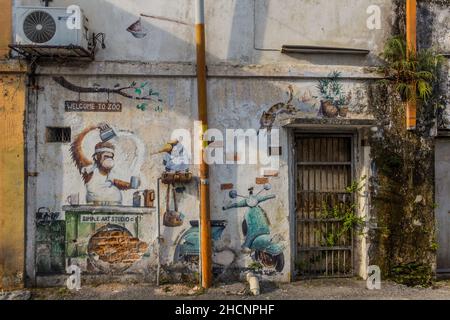 IPOH, MALAYASIA - 25 MARZO 2018: Street art su un muro a Ipoh, Malesia Foto Stock