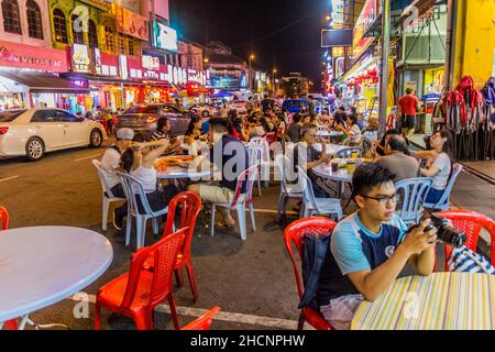 IPOH, MALAYASIA - 25 MARZO 2018: Vista di un ristorante di strada a Ipoh, Malesia. Foto Stock