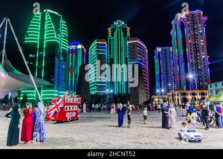 GROZNY, RUSSIA - 25 GIUGNO 2018: La gente visita il Parco dei Fiori di Tsvetochnyy a Grozny, Russia Foto Stock