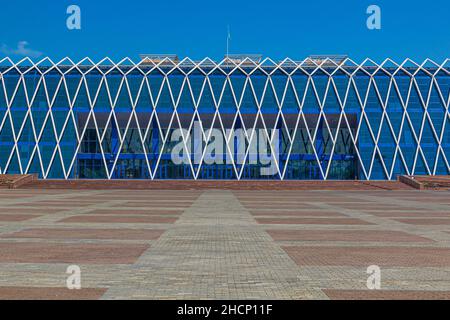 ASTANA, KAZAKHSTAN - 9 LUGLIO 2018: Palazzo dell'Indipendenza sulla Piazza dell'Indipendenza ad Astana ora Nur-Sultan , capitale del Kazakhstan. Foto Stock