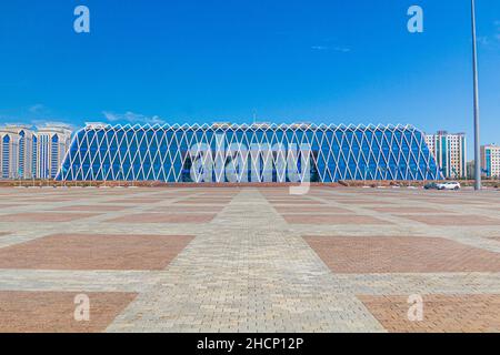 ASTANA, KAZAKHSTAN - 9 LUGLIO 2018: Palazzo dell'Indipendenza sulla Piazza dell'Indipendenza ad Astana ora Nur-Sultan , capitale del Kazakhstan. Foto Stock