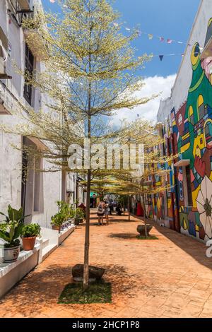 MALACCA, MALAYASIA - 19 MARZO 2018: Vicolo stretto nel centro di Malacca Melaka, Malesia. Foto Stock