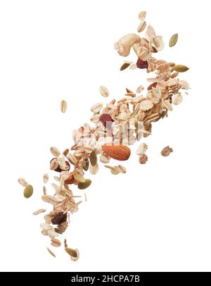 muesli spruzzi o cadere isolato su bianco Foto Stock