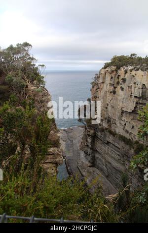 Devils Kitchen in Tasman National Park Tasmania, Australia Foto Stock