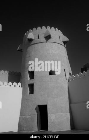 Torretta al Qasr al Hosn, Forte Bianco, Forte Vecchio, Forte Palazzo, ex residenza dello sceicco regnante di Abu Dhabi, e palazzo dell'emiro Foto Stock