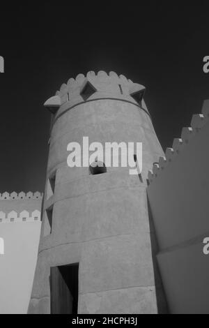 Torretta al Qasr al Hosn, Forte Bianco, Forte Vecchio, Forte Palazzo, ex residenza dello sceicco regnante di Abu Dhabi, e palazzo dell'emiro Foto Stock