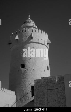Torretta al Qasr al Hosn, Forte Bianco, Forte Vecchio, Forte Palazzo, ex residenza dello sceicco regnante di Abu Dhabi, e palazzo dell'emiro Foto Stock