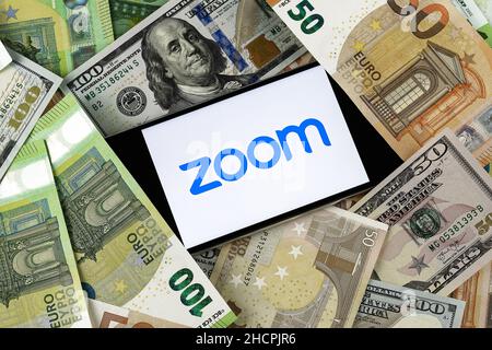 Zoom editoriale. Foto illustrativa per notizie su Zoom - un'azienda di tecnologia di comunicazione Foto Stock