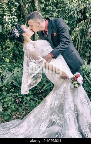 Foto di matrimonio di una coppia latinoamericana (cubana) Foto Stock