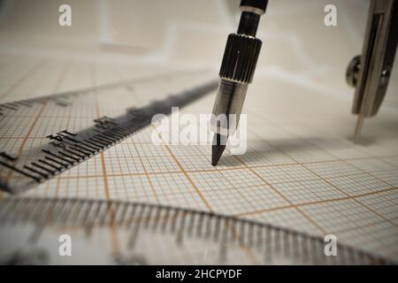 Geometria , matematica, insieme di oggetti matematici macro shot , equipaggiamento geometrico close up Foto Stock