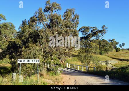 Una vista a Snake Valley Creek in campagna, Australia Foto Stock