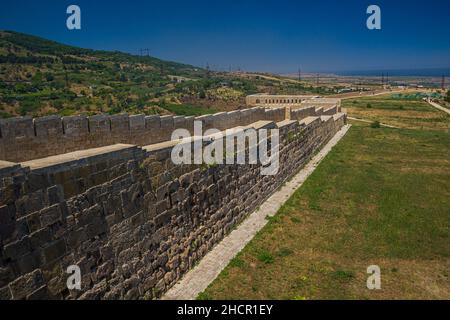 Mura della fortezza di Naryn-Kala a Derbent nella Repubblica di Dagestan, Russia Foto Stock