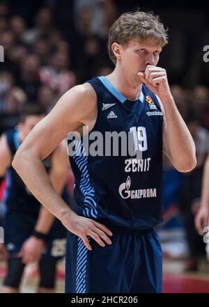 Belgrado, Serbia, 30th dicembre 2021. Mindaugas Kuzminskas di Zenit San Pietroburgo reagisce durante la partita di pallacanestro Eurolega tra Crvena Zvezda mts Bekgrade e Zenit San Pietroburgo a Belgrado. Dicembre 30, 2021. Credit: Nikola Krstic/Alamy Foto Stock