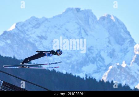 Garmisch Partenkirchen, Germania. 31st Dic 2021. Ryoyu KOBAYASHI, JPN in volo al 70. Torneo di sci delle quattro colline a Olympiaschanze Garmisch-Partenkirchen, Baviera, Germania, 31 dicembre 2021. © Peter Schatz / Alamy Live News Credit: Peter Schatz/Alamy Live News Foto Stock