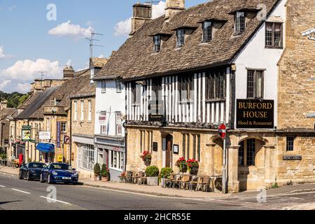 Il Burford House Hotel and Restaurant nella High Street della città di Cotswold di Burford, Oxfordshire Regno Unito Foto Stock