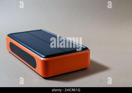 Powerbank. Telefono a energia solare charger.usb porta. Foto Stock