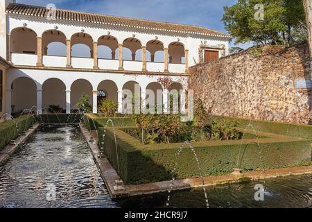 ALHAMBRA PALACE GRANADA ANDALUSIA SPAGNA GENERALIFE EDIFICIO IL CORTILE DELLA SULTANA PATIO DE LA SULTANA E FONTANE Foto Stock