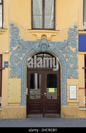 Ingresso al famoso edificio Cat House a Meistaru iela a riga Foto Stock