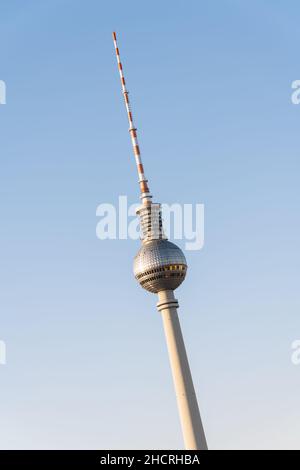 La torre della TV si trova in prossimità di Alexanderplatz di Berlino, Germania Foto Stock